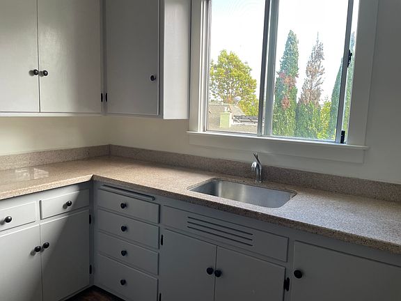 3rd image of 1278 Solano Ave