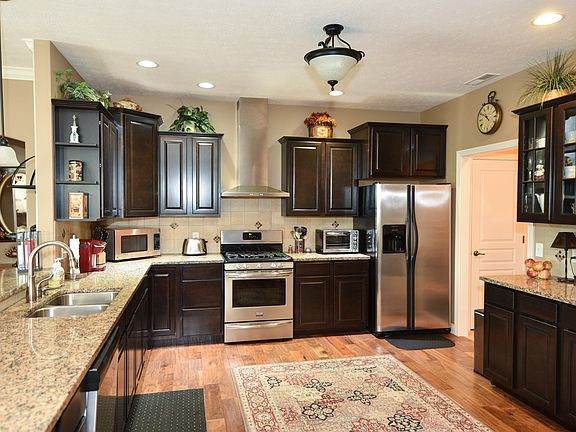 4th image of 3319 Cardigan Ct