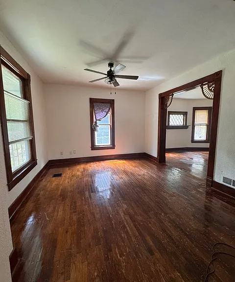 1111 SW Western Ave — Photo 11