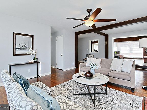 5th image of 3222 Holly Hill Dr