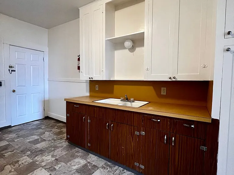 301 S 4th Ave — Photo 8