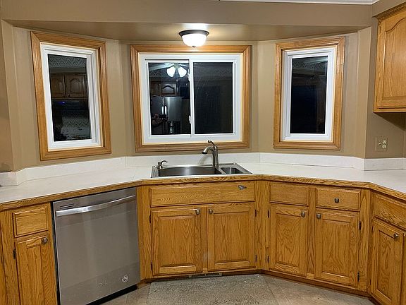 3rd image of 210 Windrift Ln