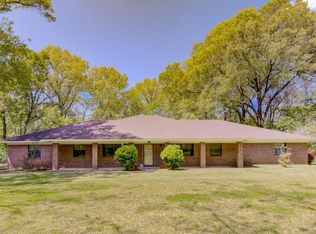 12 Indian Hills Dr, Vicksburg, MS 39180