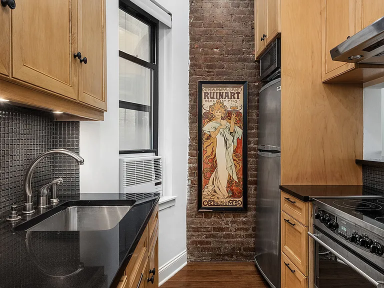 433 W 24th St #3D — Photo 5