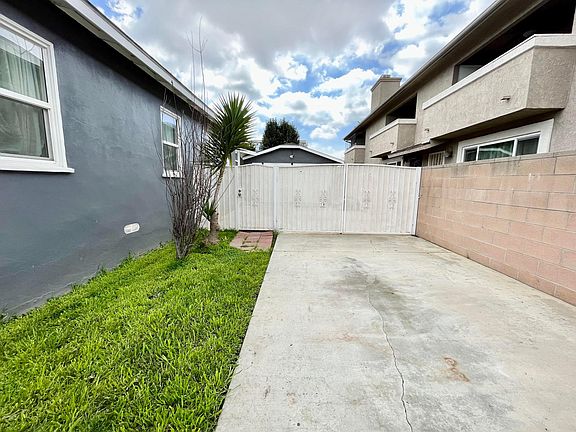 Entrance to Studio apartment