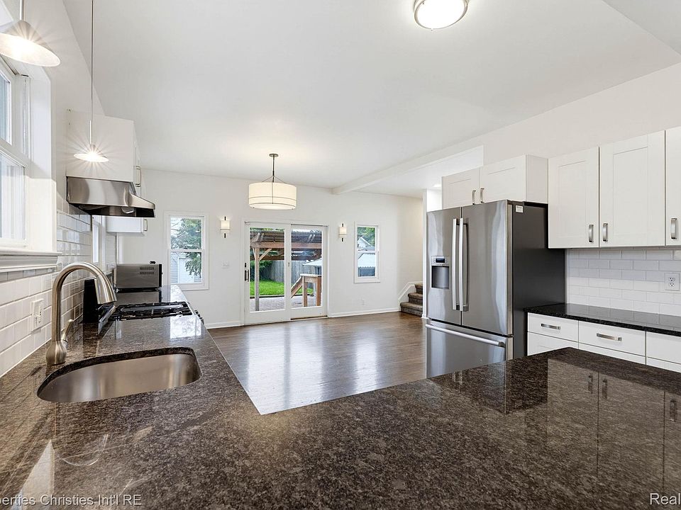 119 Crane Ave, photo 15