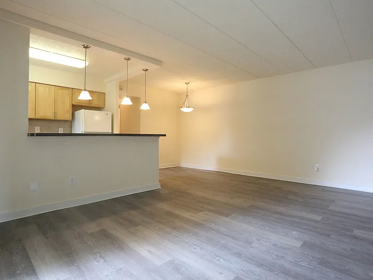 Lansdowne Station Apartments — Photo 14