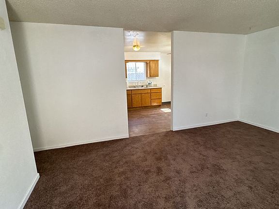 3rd image of 940-942 E Tulare Ave