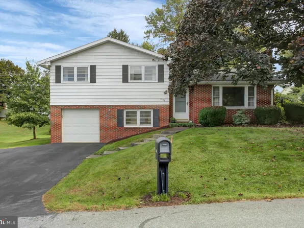 1042 Laurich Dr, Chambersburg, PA 17202