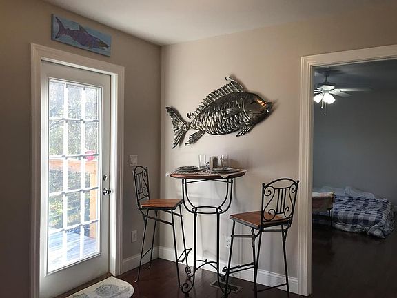 5th image of 105 Darlene Cir