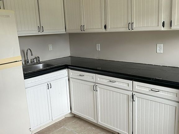 5th image of 345 N Dewey St #7