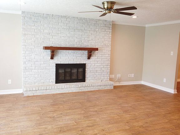 2nd image of 195 N Timberlane St