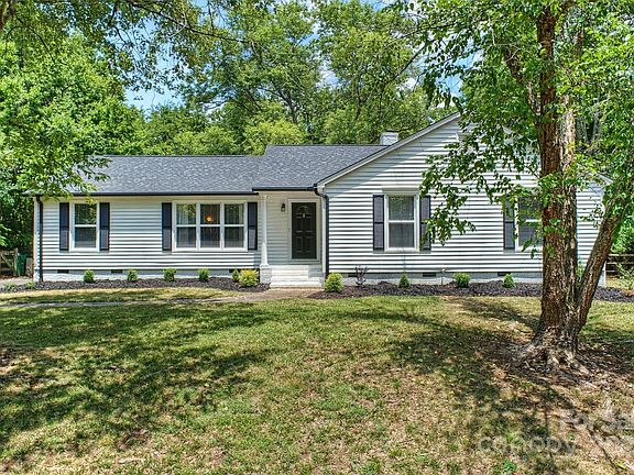 3rd image of 7736 Bedfordshire Dr