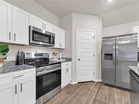 3rd image of 5528 Steamboat Ave
