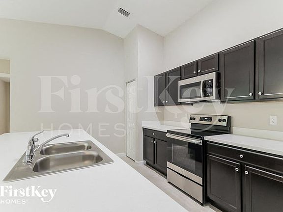 5th image of 150 Breakwater St SE