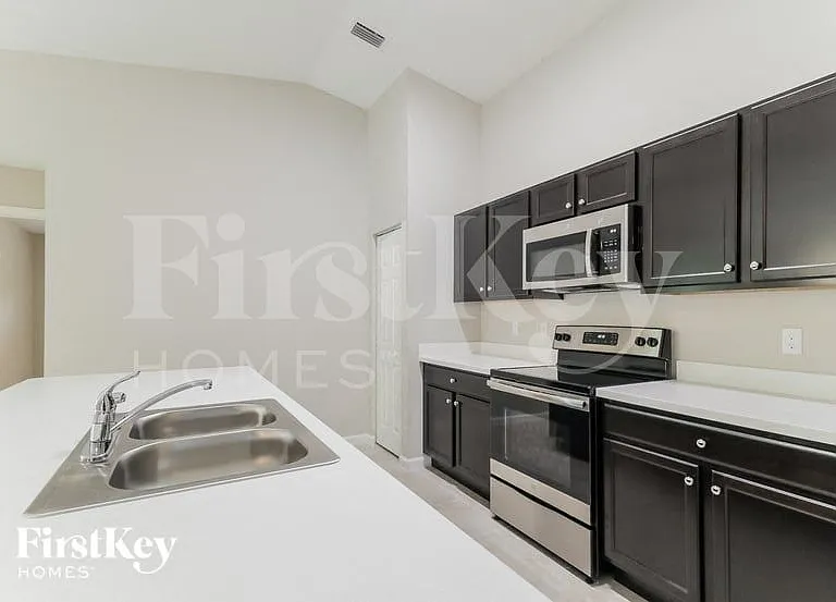 150 Breakwater St SE — Photo 5