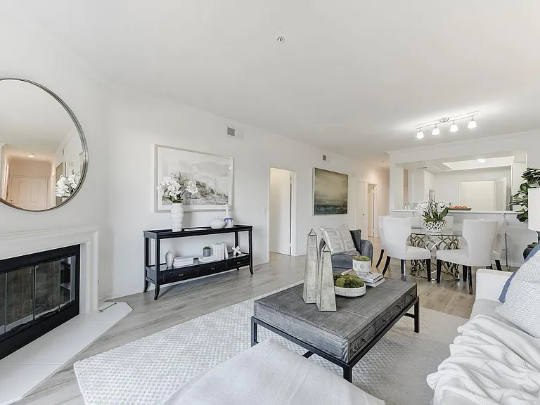 Great roommate floorplans available