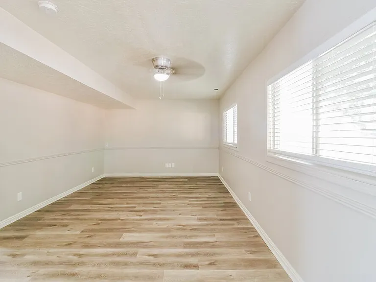 543 S 1330 W — Photo 7