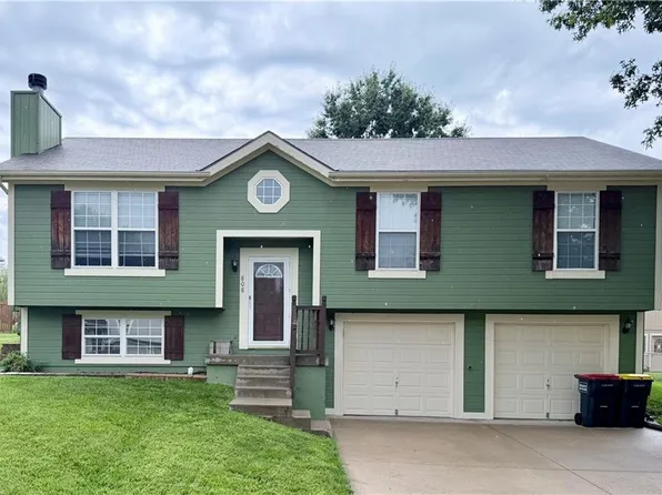 808 Pine Crest Ave, Kearney, MO 64060