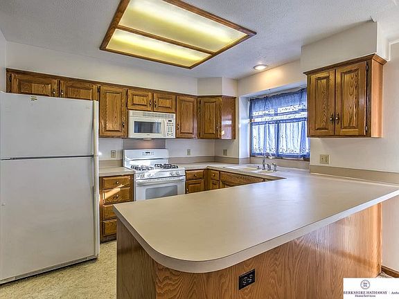 4th image of 7913 S 70th St