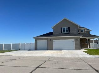709 Washington St, Cozad, NE 69130