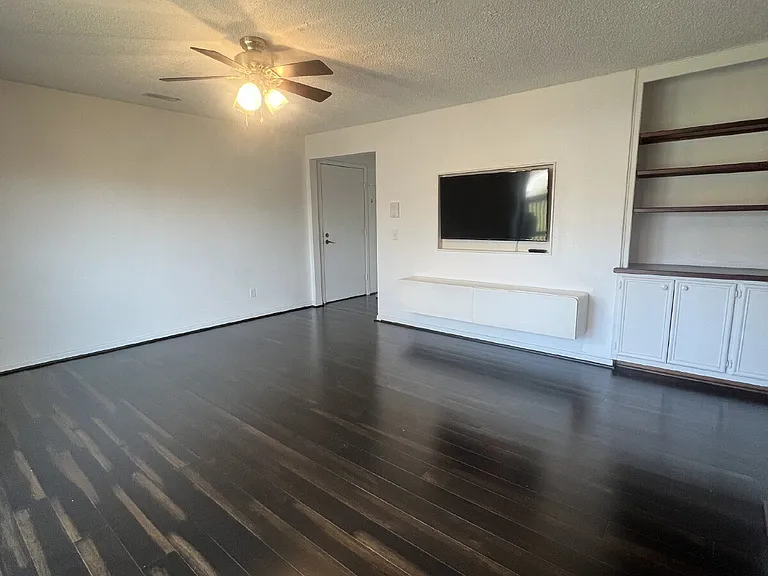 9309 Sandler Dr #5 — Photo 13