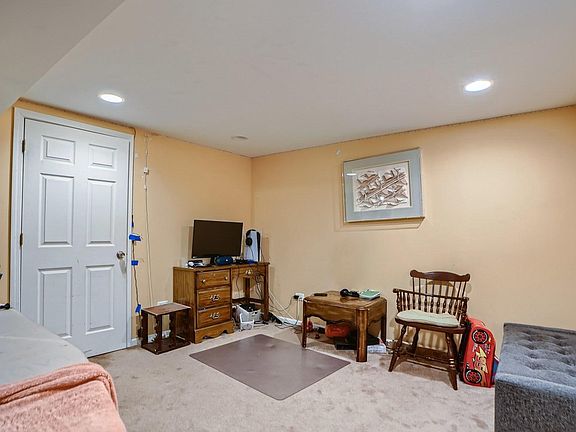 2nd image of 1046 Kingston Ct