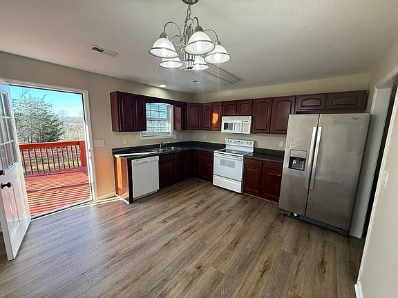 4th image of 4122 Rainbow Hill Ln
