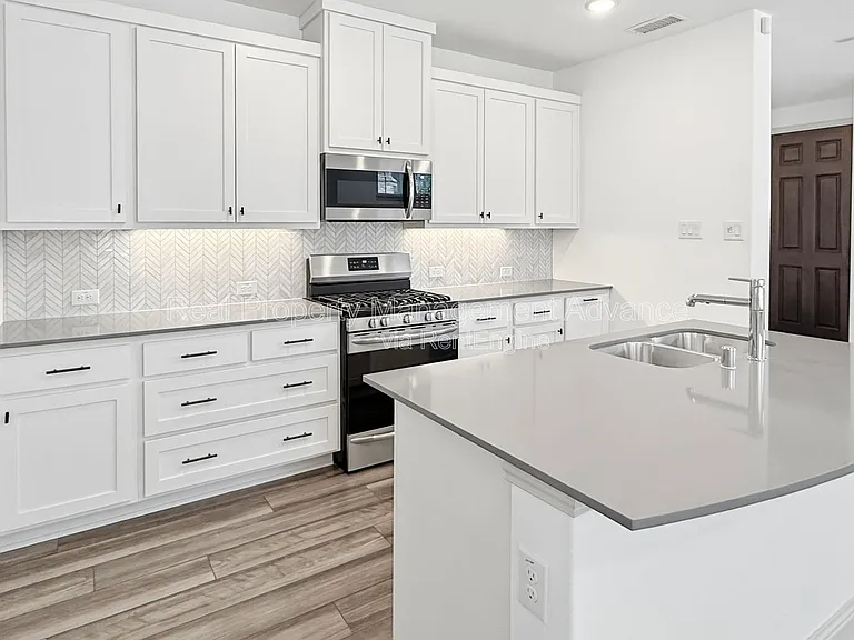 6064 Silverado Trl — Photo 9