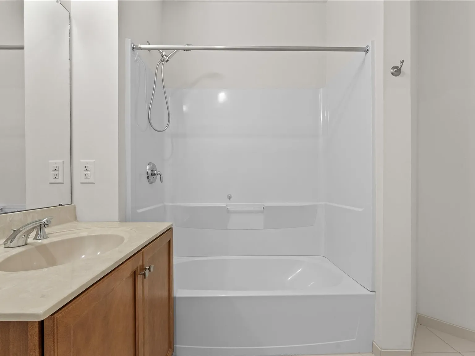 2 bed, 1198 sqft, $2,900 — Photo 4