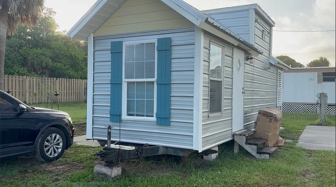 2 bed, 255 sqft, $1,200 — Photo 1