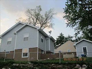 4th image of 6221 S 33rd Ave
