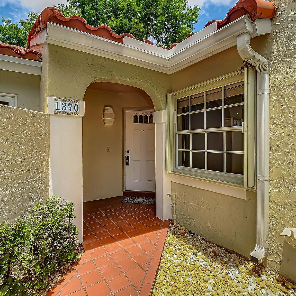 3 bed, 2.0 bath, 1134 sqft, $3,150 — Photo 1