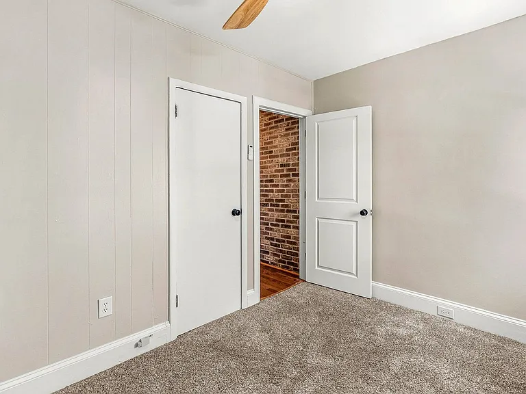 2911 S 15th St — Photo 16