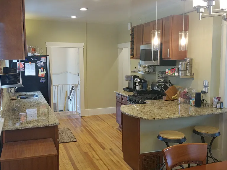 4162 Hooker St — Photo 8