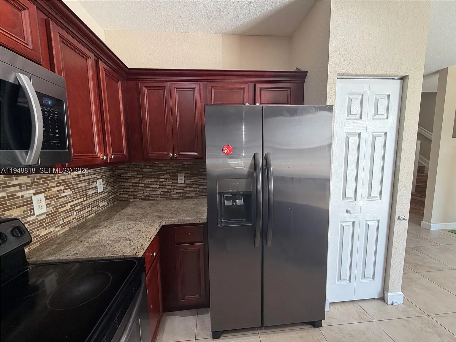 4 bed, 1912 sqft, $3,200 — Photo 2