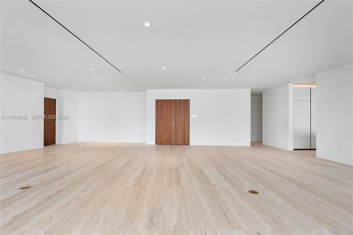 Building Photo - 5 Grove Isle Dr #S201