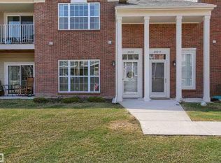 28231 S Pointe Ln, Chesterfield, MI 48051