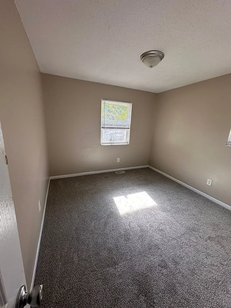 Amazing 3 bed 1.5 bath home in Lawrence Township — Photo 4