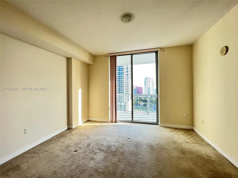 79 SW 12th St #1502 — Photo 8