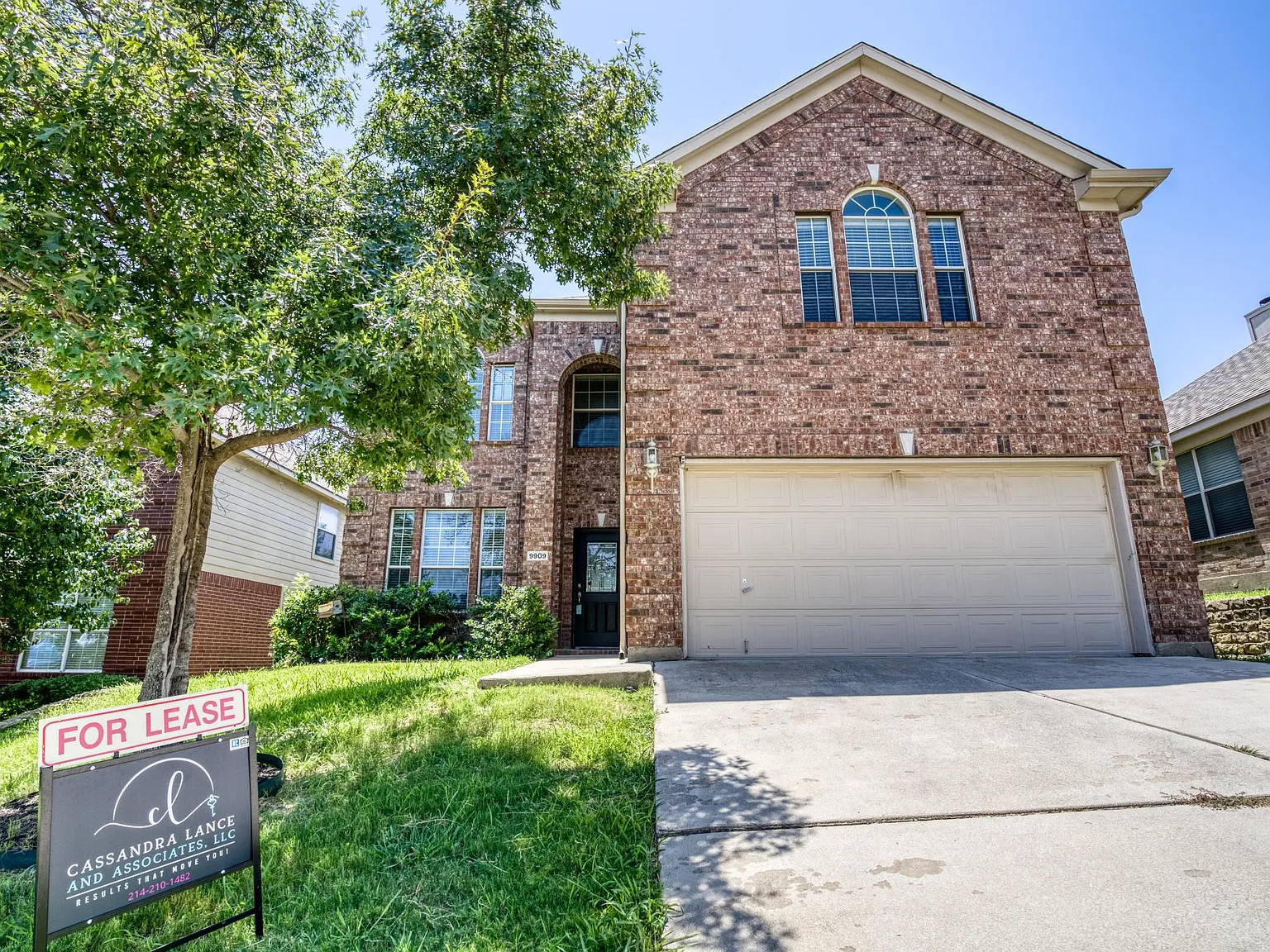 3 bed, 2368 sqft, $2,499 — Photo 2