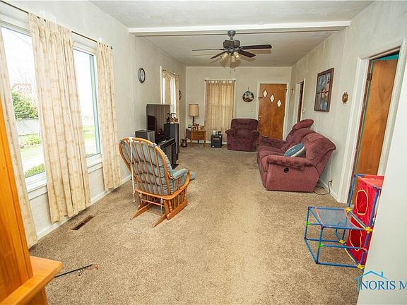4th image of 221 Morgan St