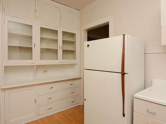 3rd image of 1315 Oak Ave #2I
