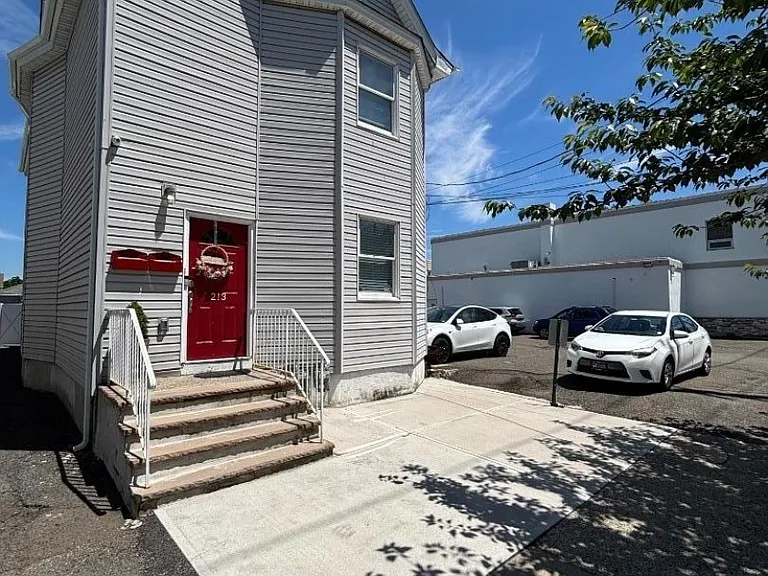 213 Lakeview Ave — Photo 4