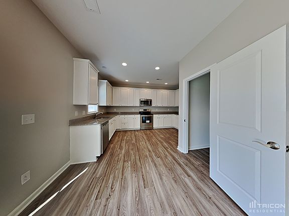 4th image of 117 Valencia Ln