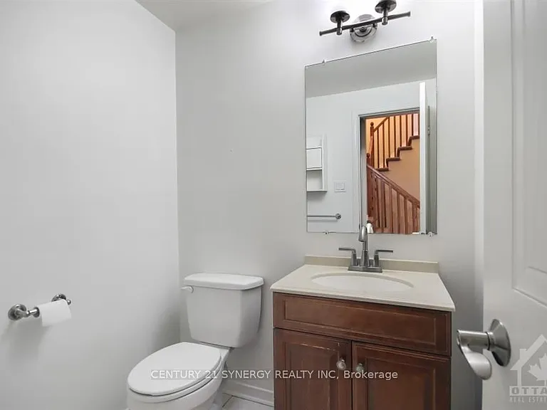 532 Pocono Cres — Photo 16