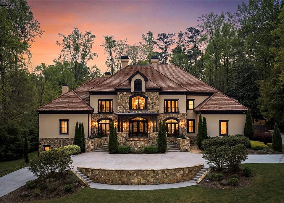 1st image of 820 Heards Ferry Rd