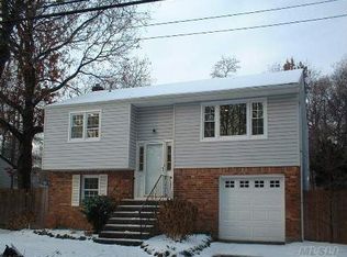 7 Monaton Dr, Huntington Station, NY 11746