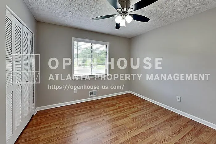 151 Castleair Dr NE — Photo 14