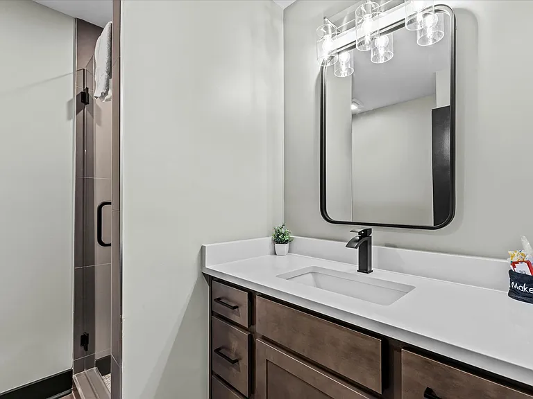 84 Green St — Photo 6